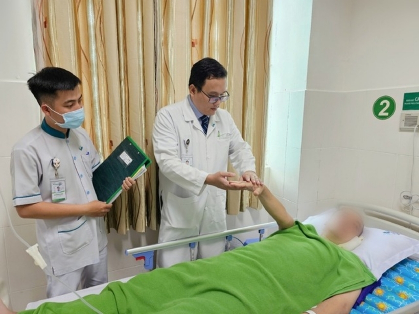 Bệnh nhân dần hồi phục sau ca phẫu thuật. Ảnh: Người Lao Động