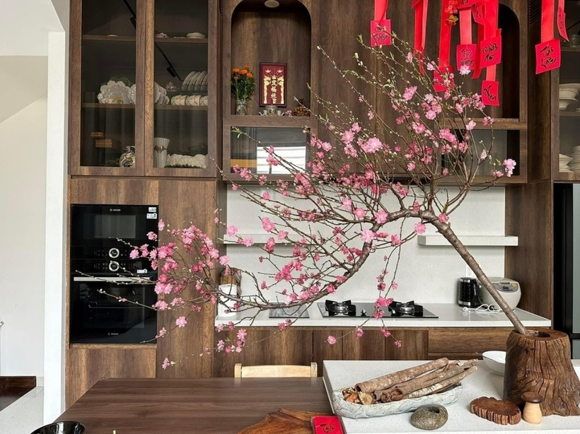 Từ khi có gia đình riêng, Vân Trang ít xuất hiện trước công chúng. Nữ diễn viên tập trung chăm sóc tổ ấm và phát triển công việc kinh doanh. Tuy nhiên, Vân Trang vẫn tham gia một số gameshow và các tác phẩm sân khấu để đỡ nhớ nghề.