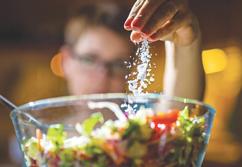 Ăn ít muối giúp kiểm soát huyết áp, hỗ trợ cải thiện đột quỵ