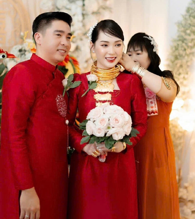 Như Huỳnh – Minh Tâm còn được ba mẹ chồng tặng 1 căn nhà, 10 cây vàng, ba mẹ vợ tặng 5 cây vàng. Ảnh: Vietnamnet.