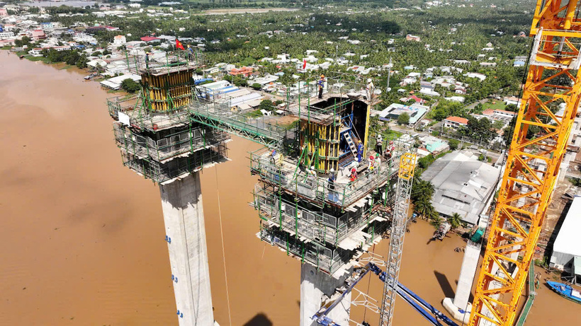 Thi công trụ tháp dây văng Dự án