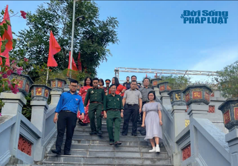 Từ ngày 25 - 27/10, Đoàn Đảng ủy Hội Luật gia Việt Nam đã dâng hương tưởng nhớ đến các anh hùng liệt sĩ đang yên nghỉ tại Nghĩa trang Liệt sĩ Vị Xuyên, Hà Giang