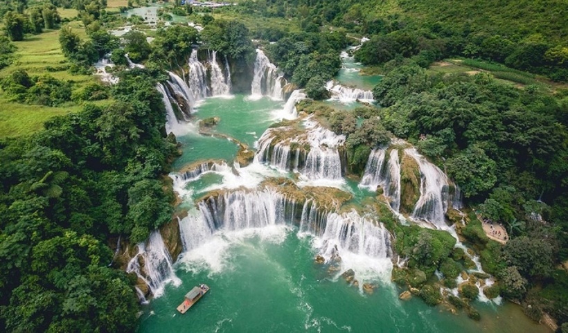 Thác Dambri là một trong những ngọn thác cao nhất khu vực Tây Nguyên. Ảnh minh họa