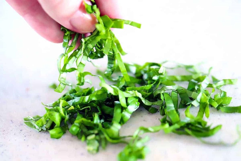 Việc rửa rau trước khi cắt giúp giữ nguyên được giá trị dinh dưỡng của thực phẩm.