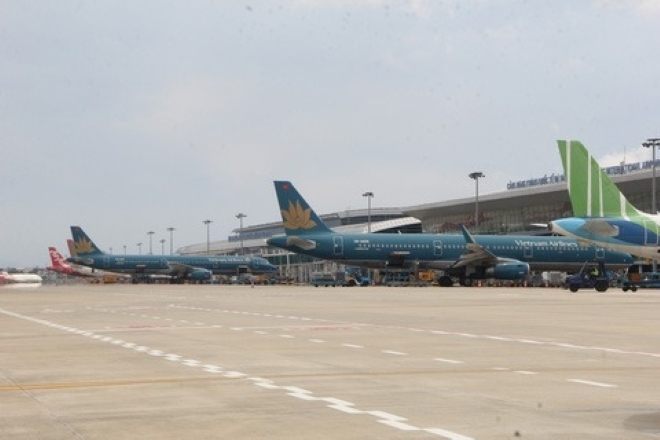 Cục Hàng không Việt Nam vừa ra quyết định khai thác trở lại 4 sân bay thuộc khu vực miền Trung sau bão Trà Mi. Ảnh: Tuổi trẻ