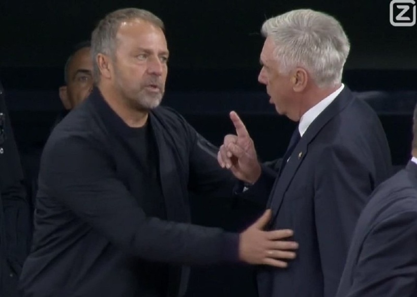 Carlo Ancelotti không hài lòng với một thành viên ban huấn luyện Barca trong trận thua 0-4 ở vòng 11 La Liga.