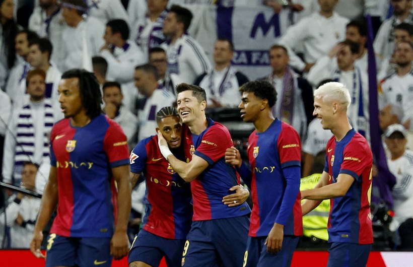 Sang hiệp 2, Barcelona thi đấu máu lửa "đè bẹp" đại kình địch.