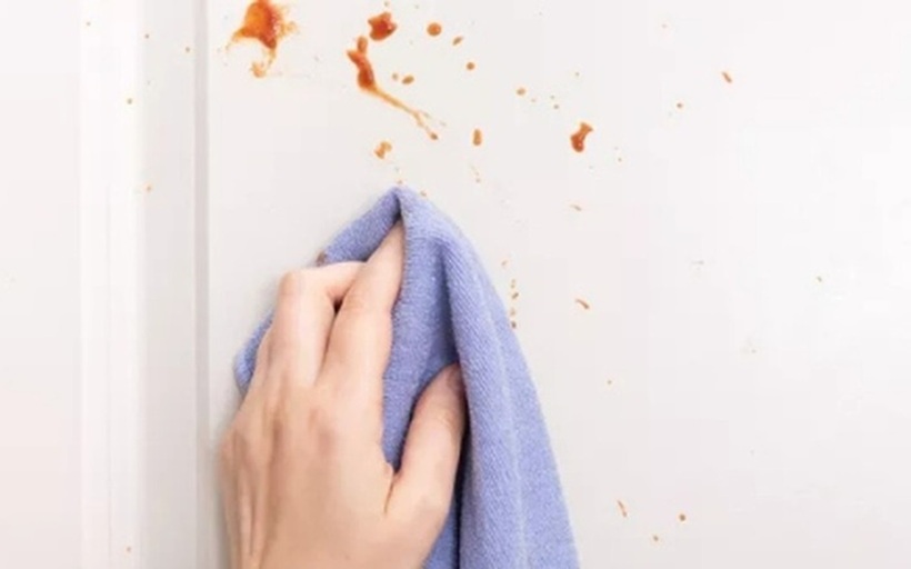 Sử dụng khăn lau bếp bẩn có thể gây nhiễm khuẩn chéo, ảnh hưởng đến an toàn thực phẩm và sức khỏe gia đình.