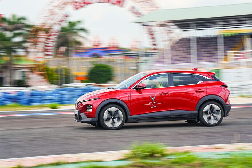 VinFast khuấy động thị trường cuối năm với loạt ưu đãi bom tấn - 1