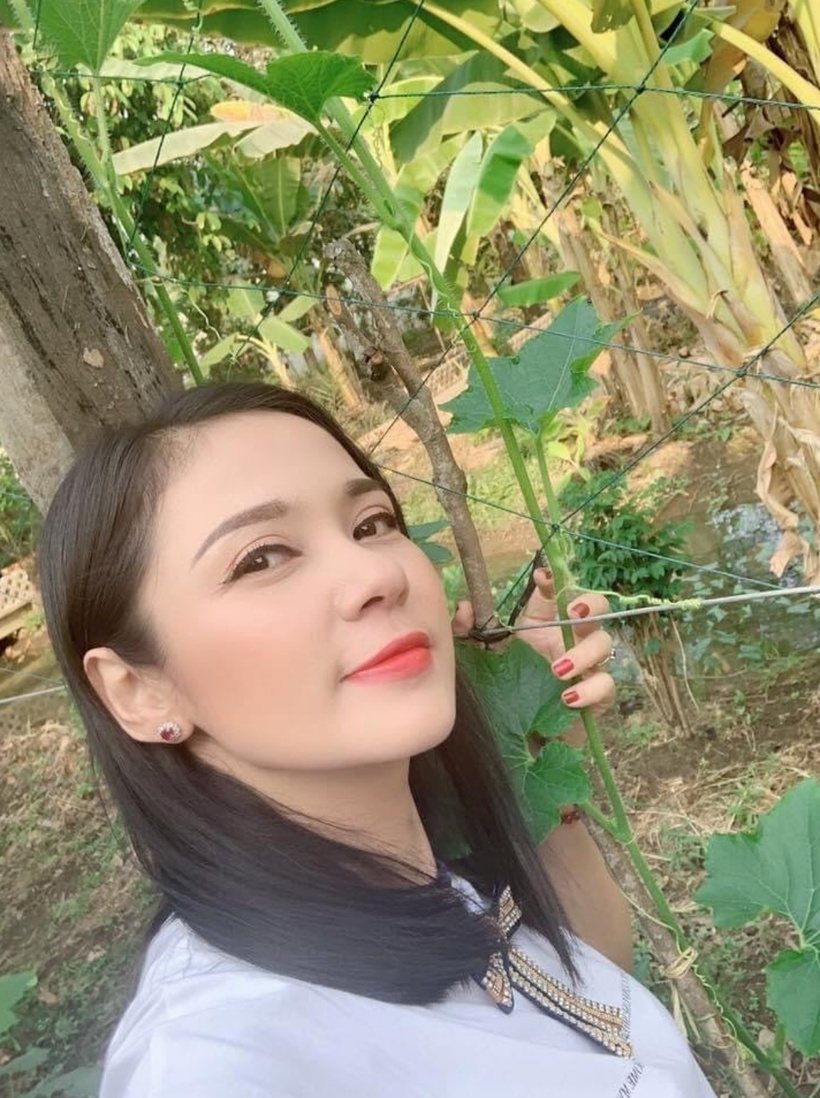 Cô duy trì vóc dáng gọn gàng nhờ chế độ ăn chay trường, tập thể dục đều đặn, sống lành mạnh, cân bằng.