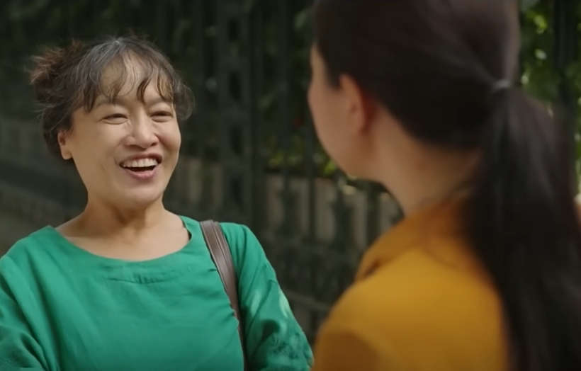 Sau loạt vai diễn ấn tượng, nữ diễn viên Tú Oanh tiếp tục để lại dấu ấn trong lòng khán giả với vai chị Xoài trong bộ phim Hoa Sữa Về Trong Gió đang phát sóng trên kênh VTV1.