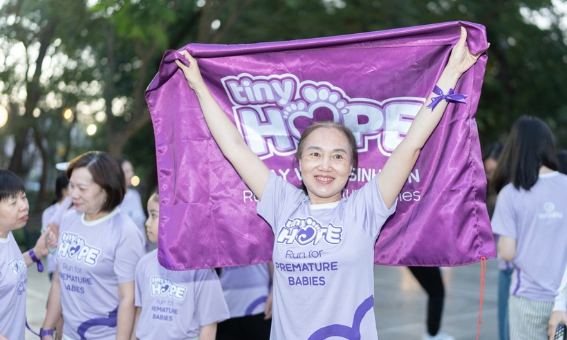 Nhiều bậc phụ huynh lớn tuổi cũng hào hứng tham gia.