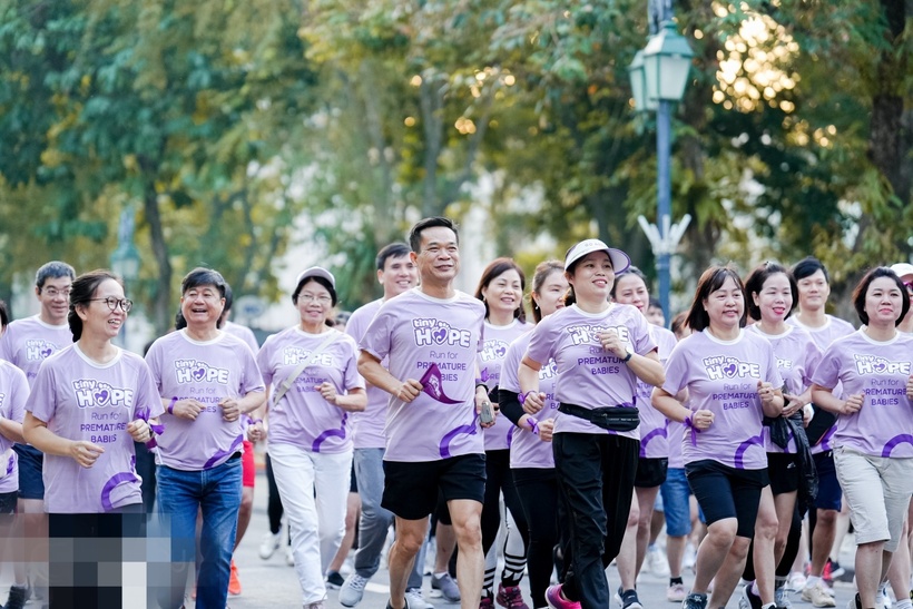Giải chạy là sự kiện thể thao kết nối cộng đồng nhằm nâng cao nhận thức về vấn đề sinh non và mang đến sự chăm sóc tốt nhất cho trẻ em sinh non. Với mỗi km đi bộ/chạy bộ của vận động viên, BU Baby sẽ đóng góp 2,000 VNĐ. Tổng số km trong cả chiến dịch được quy đổi thành các sản phẩm quần áo và phụ kiện để chăm sóc trẻ sinh non tại các bệnh viện trên toàn quốc.