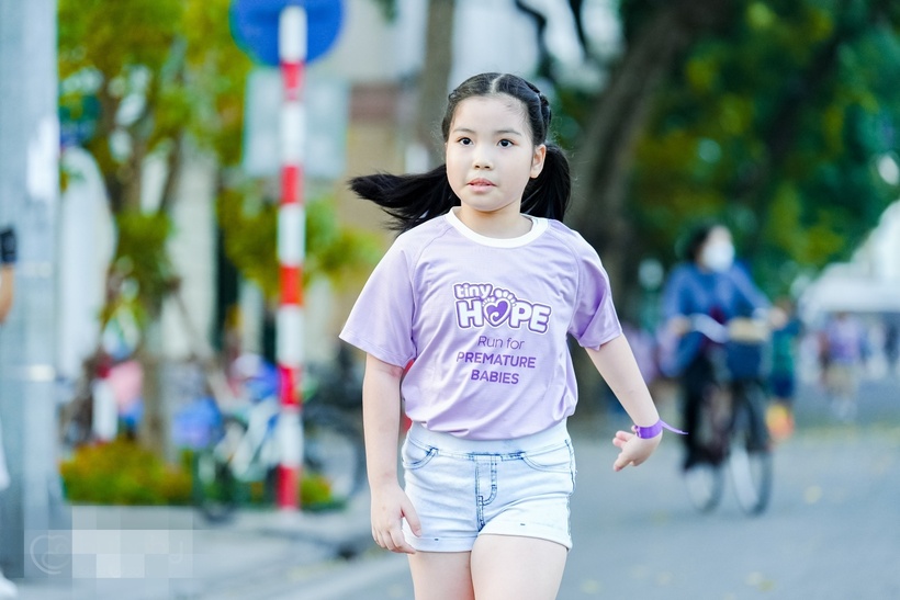 Nhiều bạn nhỏ tham gia cùng gia đình để hưởng ứng.