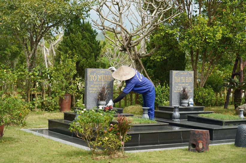 Người phụ nữ luôn trọn vẹn chữ "tâm" trong công việc phục vụ người đã khuất.