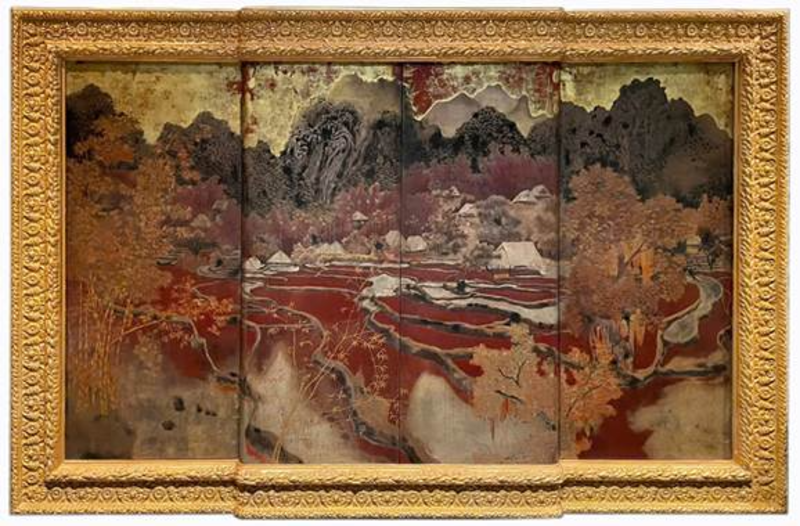 Họa sĩ Lê Quốc Lộc, “Phong cảnh làng quê”, tủ gỗ sơn mài, 131.5 x 94.5 x 51.8 cm. Gõ búa: 480.000$