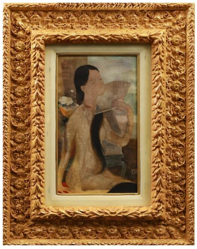 Họa sĩ Lê Phổ, “Cô gái với quạt”, mực và màu trên lụa, 40.8 x 23 cm. Gõ búa: 120.000$