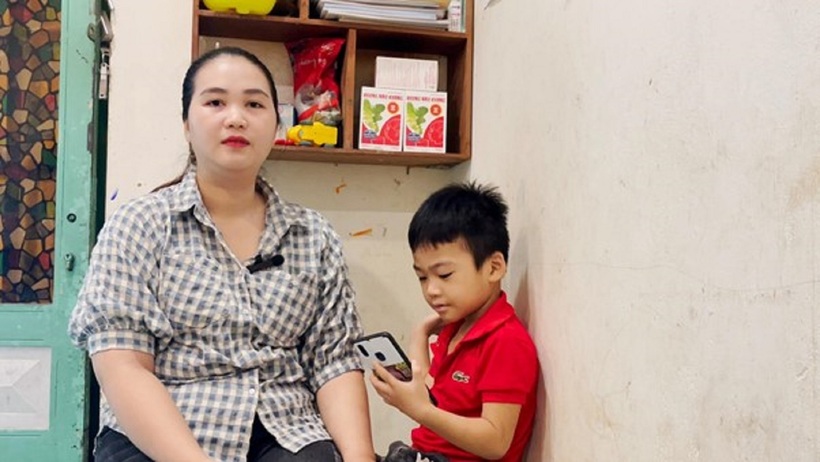 Bé Đặng Thành Tâm và chị Bùi Thị Diễm My (mẹ bé Thành Tâm, Ấp 1, xã Phú Ngọc, huyện Định Quán, Đồng Nai)