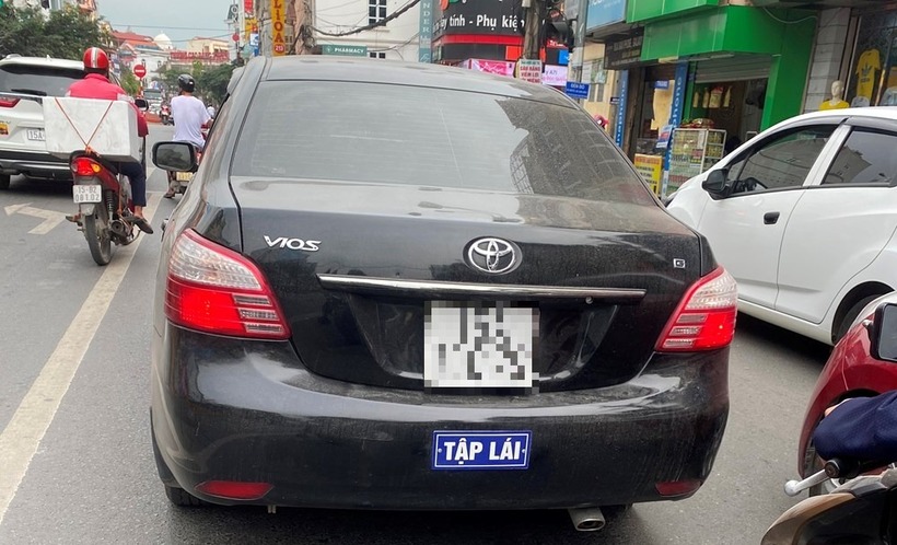 Xe tập lái đôi khi cũng mắc phải những lỗi vi phạm giao thông. Ảnh minh họa