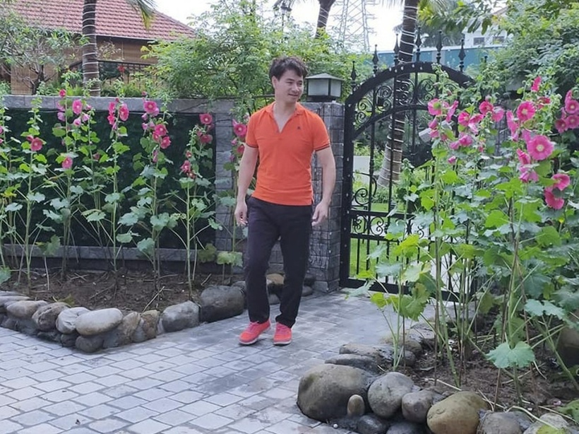 Bên cạnh đó, sân vườn xanh mát còn làm đẹp thêm cho căn nhà, đem đến bầu không khí trong lành và thư thái.