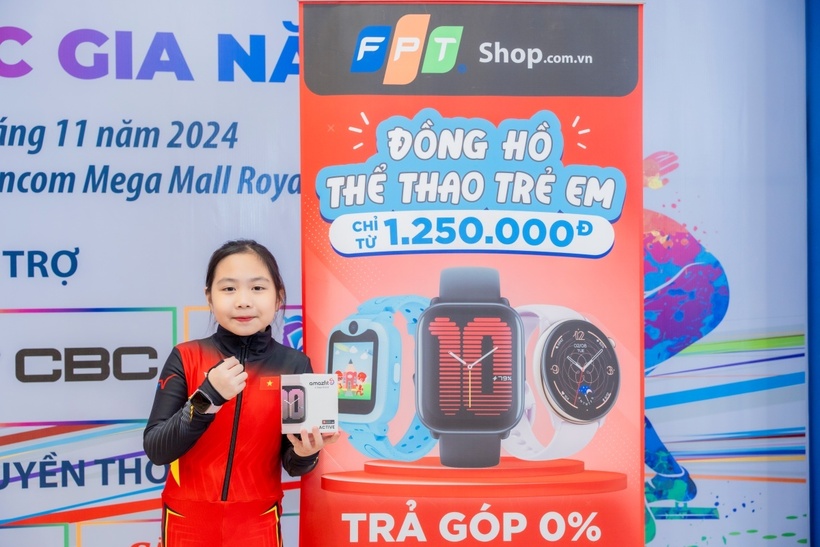 Bảo Chi trở thành đại sứ truyền thông cho đồng hồ thông minh Amazfit Active và SIM FPT tại FPT Shop.