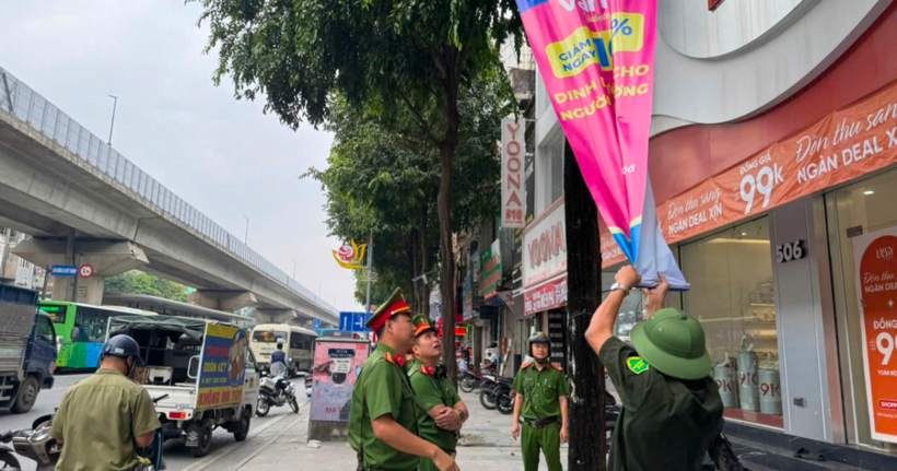 BCĐ 197 phường La Khê cùng Đội CSGT – TT, Công an quận Hà Đông và Công an phường La Khê tổ chức ra quân duy trì, xử lý các “điểm nóng” về trật tự đô thị, trật tự an toàn giao thông trên địa bàn.