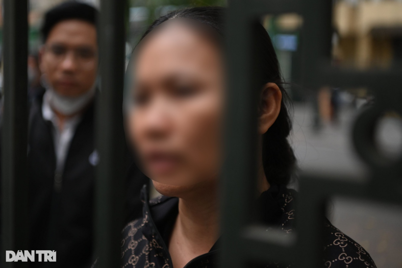 Bà Lưu Thị L. (xã Hữu Hòa, huyện Thanh Trì, Hà Nội), mẹ của đối tượng N.T.M.K. Ảnh: Dân Trí