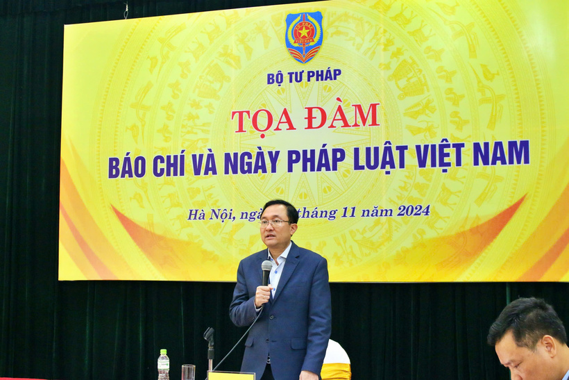 Ông Phan Hồng Nguyên tại buổi họp báo