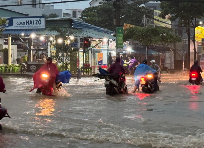 "Biển nước" giữa thành phố.