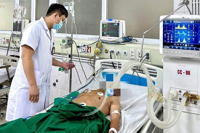 Bệnh nhân được điều trị tích cực. Ảnh: Pháp luật và Xã hội