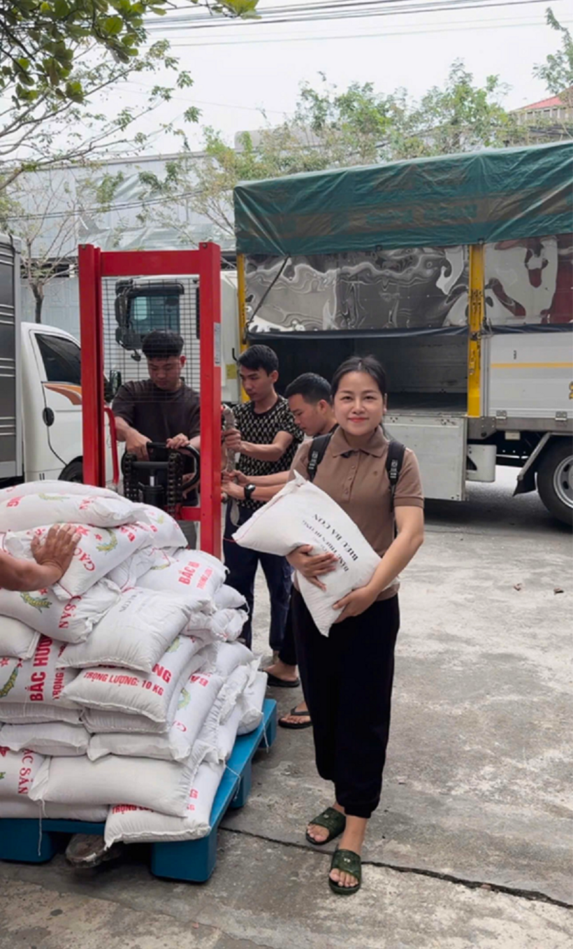 Lệ Thuỷ, Quảng Bình lũ lớn và chuyến xe thiện nguyện mang tên Đặng Thiên Hương hướng về miền Trung - 5