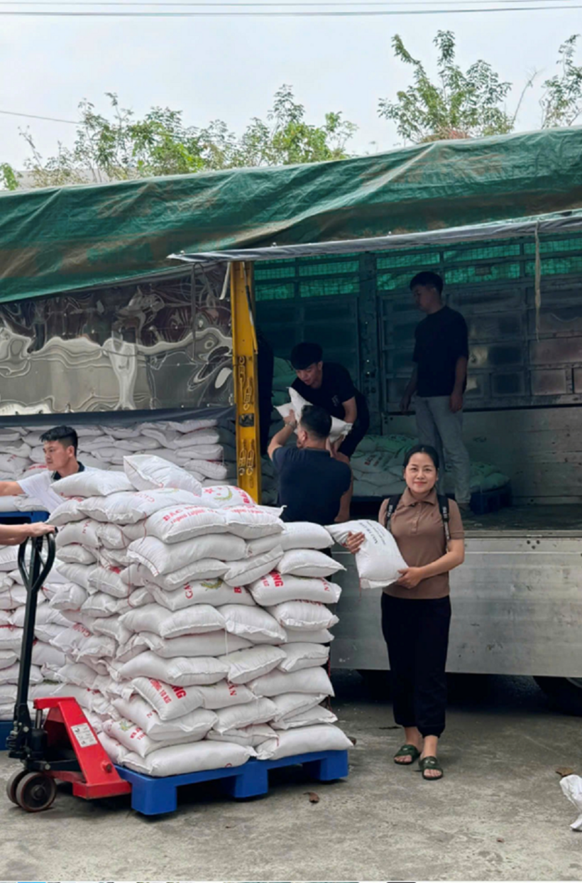 Lệ Thuỷ, Quảng Bình lũ lớn và chuyến xe thiện nguyện mang tên Đặng Thiên Hương hướng về miền Trung - 6