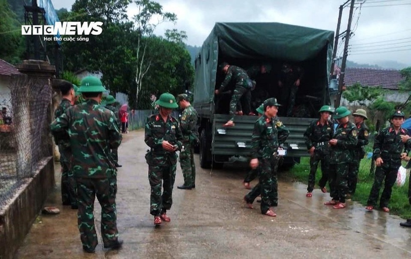 Lực lượng quân đội tích cực tìm kiếm 2 phi công trong vụ máy bay Yak-130 rơi ở Bình Định. Ảnh: VTC News