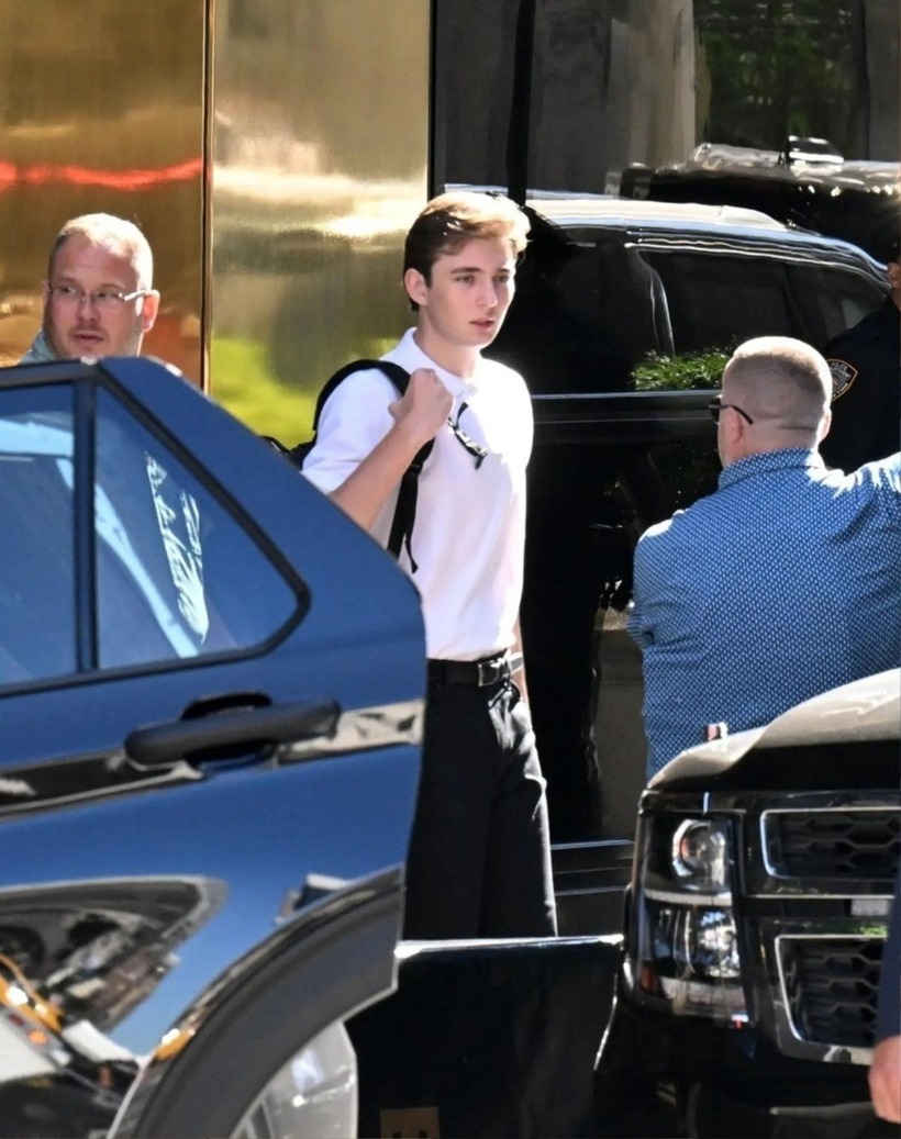 Barron Trump luôn có vệ sĩ tháp tùng mỗi khi đến trường.