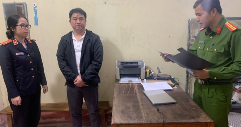 Cơ quan CSĐT Công an huyện Cẩm Giàng thực hiện lệnh bắt bị can để tạm giam đối tượng Zhong Dong Liang về tội “Mua bán trái phép hoá đơn”.