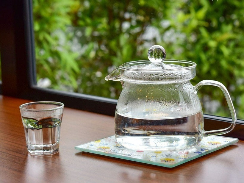 Uống nước ấm trước khi đi ngủ mang lại nhiều lợi ích sức khỏe bất ngờ