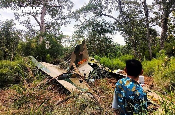 Các lực lượng chức năng có liên quan đã có mặt tại hiện trường máy bay YAK-130 rơi để thực hiện công tác chuyên môn, nghiệp vụ.