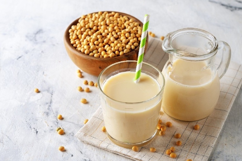 Sữa đậu nành là một loại thức uống bổ dưỡng phổ biến, mang lại nhiều lợi ích sức khỏe và là lựa chọn thay thế tuyệt vời cho sữa động vật, đặc biệt đối với những người không dung nạp lactose.
