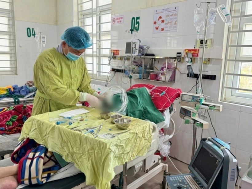 Bệnh viện Đa khoa khu vực Tây Bắc Nghệ An vừa cấp cứu thành công cho người bệnh bị tràn dịch màng tim nguy hiểm. Ảnh: Sức Khỏe & Đời Sống