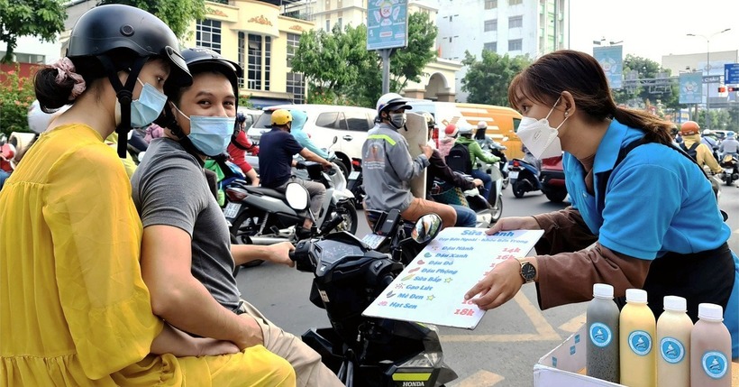 Trên thực tế, với kinh nghiệm làm việc, khả năng quản lý thời gian, và kỹ năng mềm tốt, người học vừa học vừa làm vẫn có thể cạnh tranh hiệu quả trên thị trường lao động.