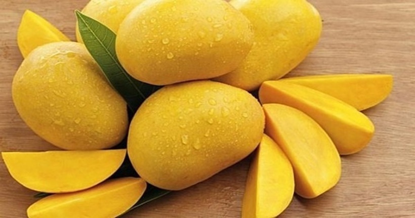 Người tiểu đường chỉ nên ăn xoài với lượng vừa phải và nên chọn xoài xanh hoặc xoài chua thay vì xoài chín.