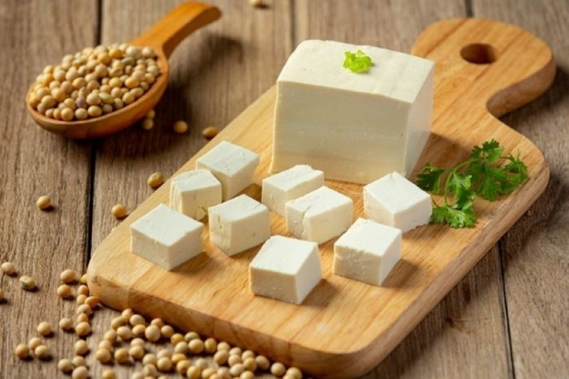 Đậu phụ có thể gây đầy hơi, khó tiêu, làm tăng tiết axit dịch vị, khiến tình trạng bệnh trở nên nghiêm trọng hơn.