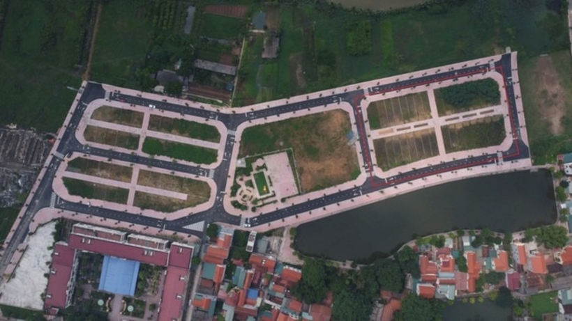 32 thửa đất LK05 và LK06 ở khu xứ đồng Lòng Khúc, xã Tiền Yên, huyện Hoài Đức, Hà Nội (phẩn khoanh đỏ) được đưa ra đấu giá. Ảnh: Tiền Phong