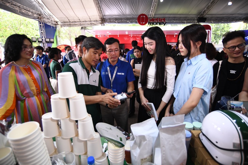 Vietcombank - Tiên phong mở lối chuyển đổi số ngành Ngân hàng - 1