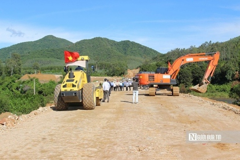 Đến nay, dự án Xây dựng tuyến đường tránh phía Nam, thị trấn Phú Phong (huyện Tây Sơn, tỉnh Bình Định) đạt hơn 57% kế hoạch.