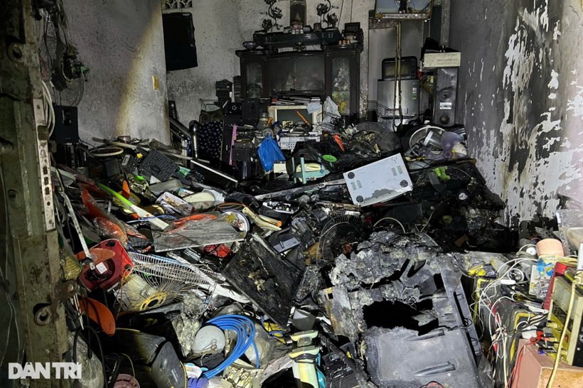 Nhiều tài sản trong nhà bị thiêu rụi. Ảnh: Dân Trí