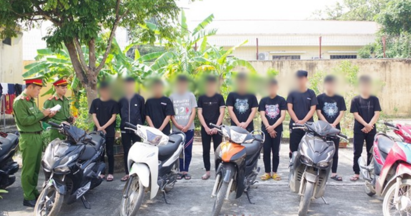 Nhóm đối tượng tại cơ quan công an.
