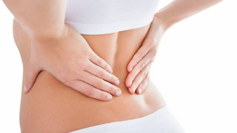 Đau vùng thắt lưng là dấu hiệu u nang buồng trứng thường gặp