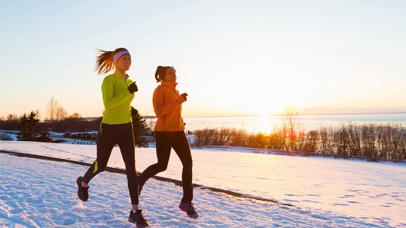 Tập thể dục có thể giúp cơ thể sản sinh các hormone hạnh phúc như endorphin và serotonin, giúp duy trì năng lượng và tinh thần lạc quan.