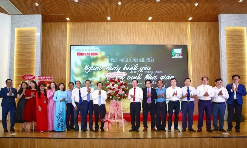 Lễ tổng kết – trao giải Cuộc thi Người thầy kính yêu – lần 3 và Tôn vinh Nhà giáo. Ảnh: Công dân & Khuyến học
